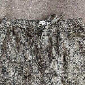 Good American Olive & Black Snakeskin Drawstring Joggers Size 1